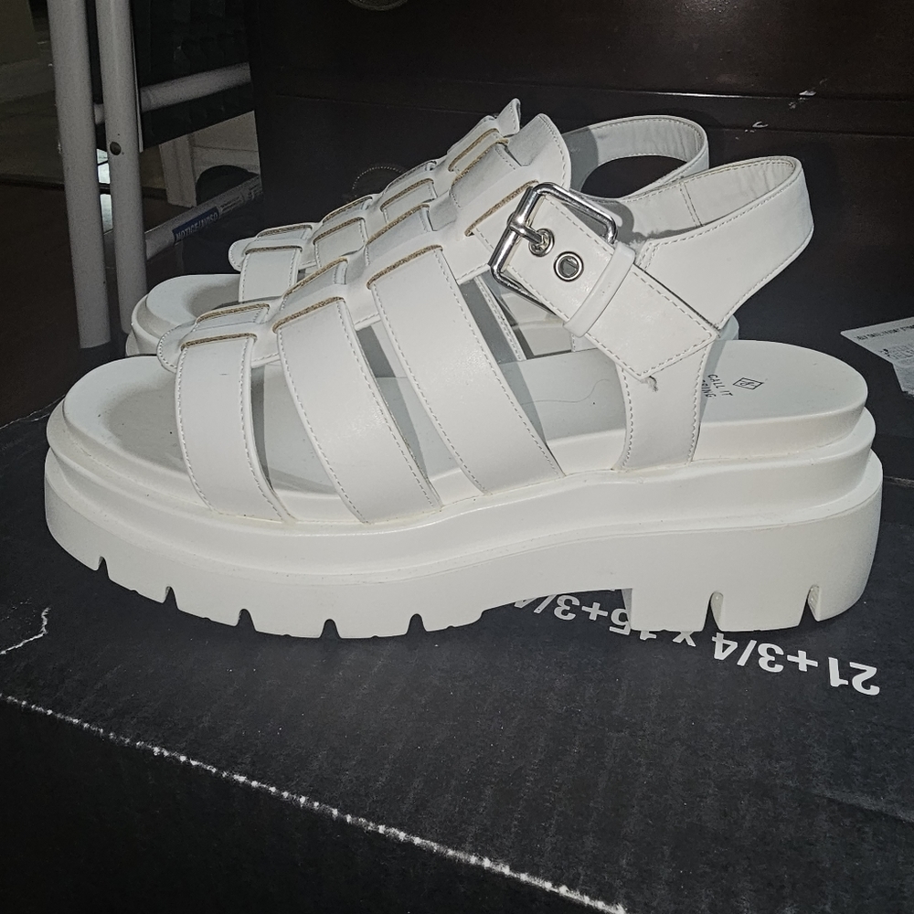 Sandals - Picture 2 of 3